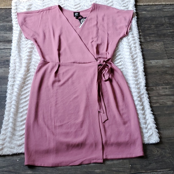 Bobeau Short Sleeve Crepe Wrap Dress Mauve - Picture 4 of 8